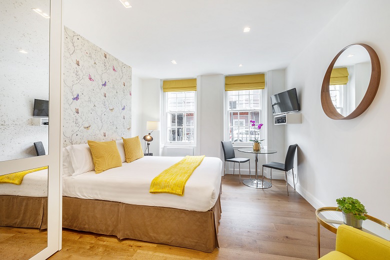 A beautiful and bright bedroom in Marylebone