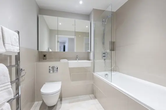 A shiny and sparkling bathroom