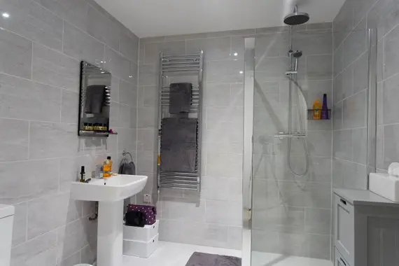 A modern and clean bathroom