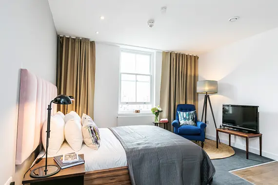 A cozy and chic studio apartment in Sussex Gardens