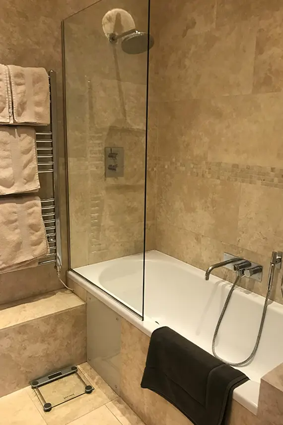 Bath and Shower available in Cornwall Gardens
