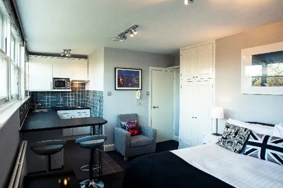 A compact studio serviced apartment in Hammersmith