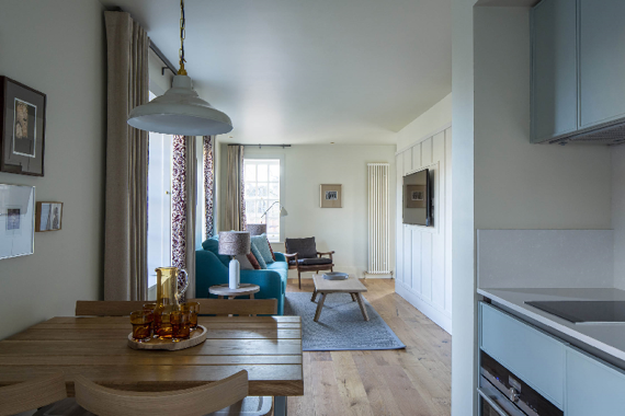 A spacious and bright fully equipped kitchen