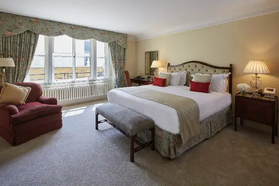 A traditional Luxury Three Bedroom Master Room