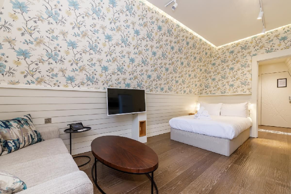 A studio apartment at Tooley Street