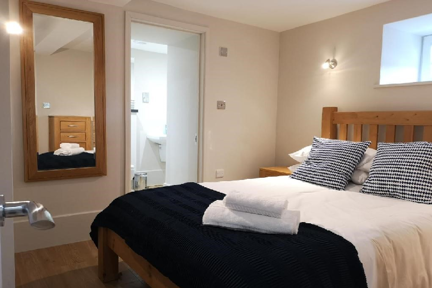 A relaxing and quiet bedroom in Newbury