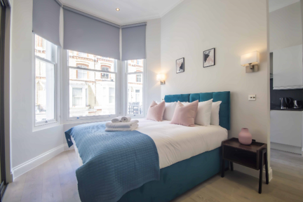 A beautiful and comfortable bedroom in the heart of Kensington