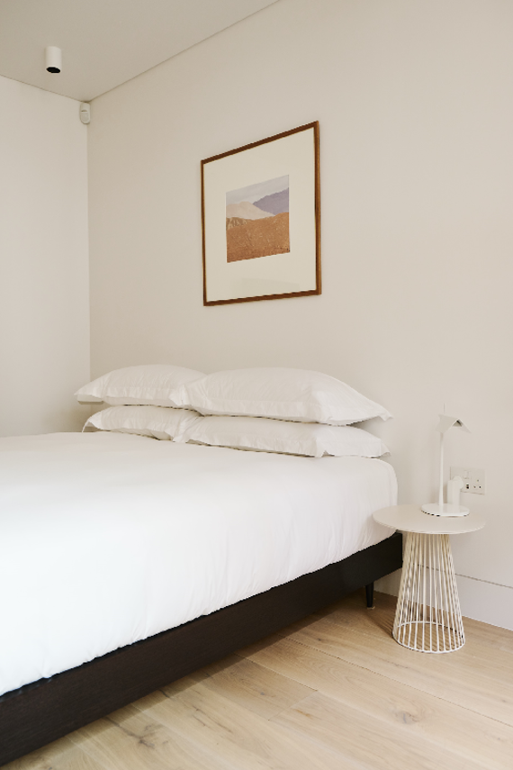 A relaxing and quiet bedroom