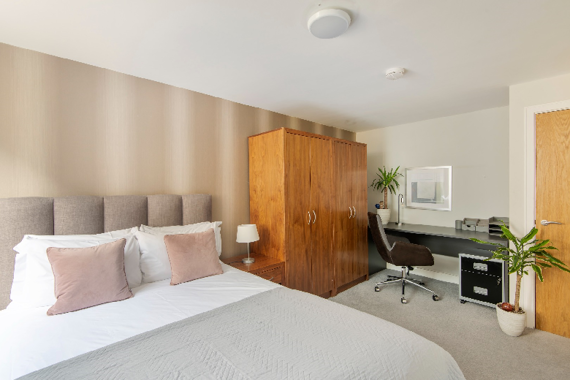 A relaxing and quiet bedroom