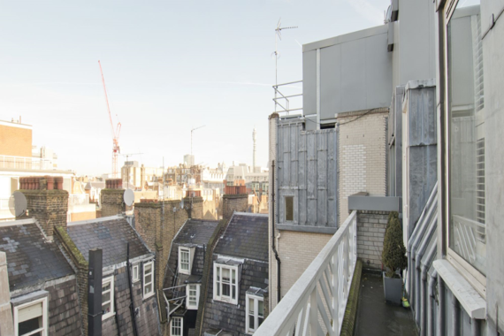 A lovey terrace in Barrett Street Apartments