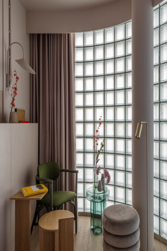 A stylish and elegant apartment