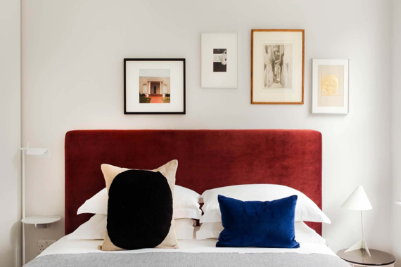 Stylishly decorated bedroom, combining aesthetics and comfort for a relaxing atmosphere