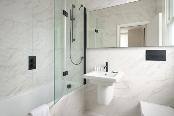 Clean and well-maintained bathroom, equipped with essential amenities and fresh towels