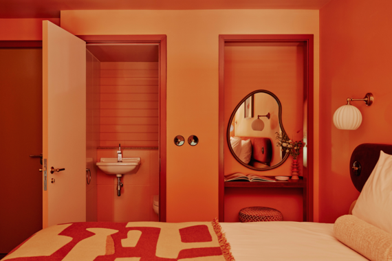 Immerse yourself in a decorative room, adorned with tasteful accents and eye-catching details.