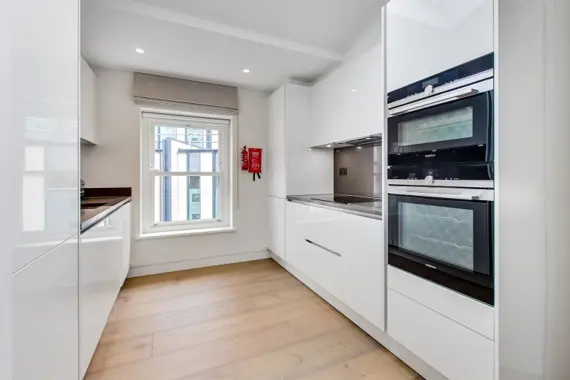 Discover a fully-equipped and contemporary kitchen