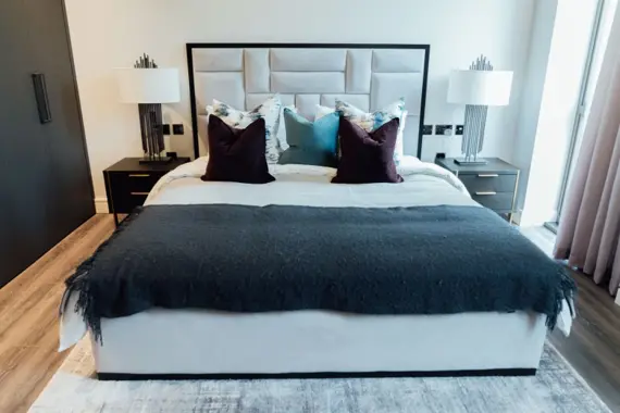 Stylish bedroom for a peaceful and clutter-free experience