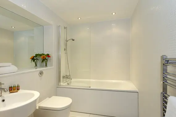 A bright and fresh bathroom at Trinity Tower Apartments