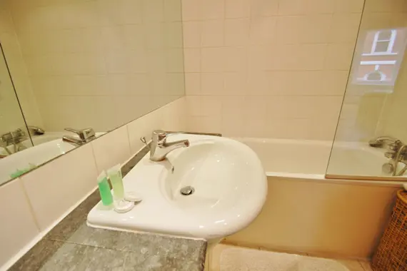 The Sovereign House bathroom