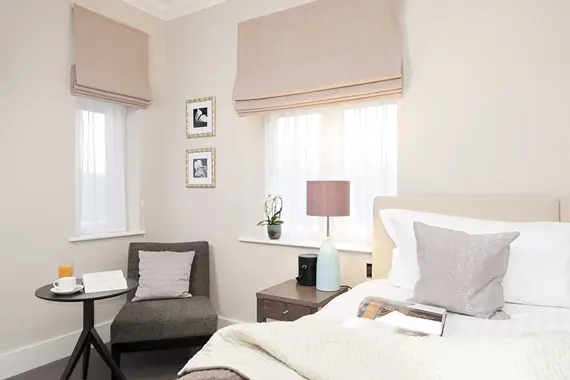 A bright and pretty bedroom at Ashburn Court