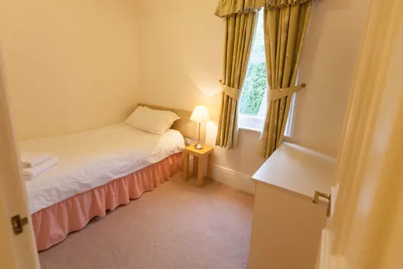 A cute, cosy single bedroom