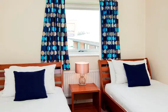 A modern and cosy twin bedroom at Market Rise