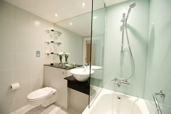 A clean and modern bathroom