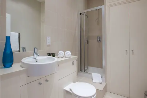 A clean, simple Longridge Road bathroom