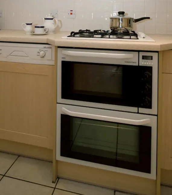 Kitchen detail at Tamesis Place