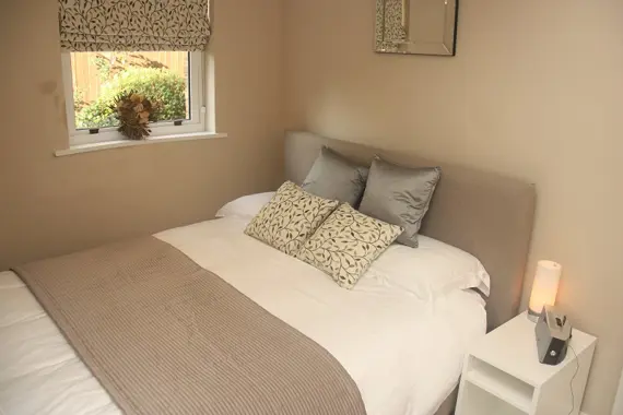 The finest bedding and bespoke window dressings guarantees a great night’s sleep in The Brooke Apartment