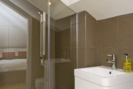 Classic design, fluffy towels and luxurious toiletries guarantee that your days begin and end the right way