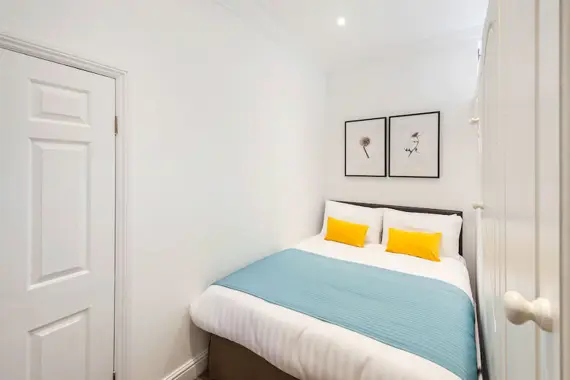 A nice, light Crawford Street bedroom