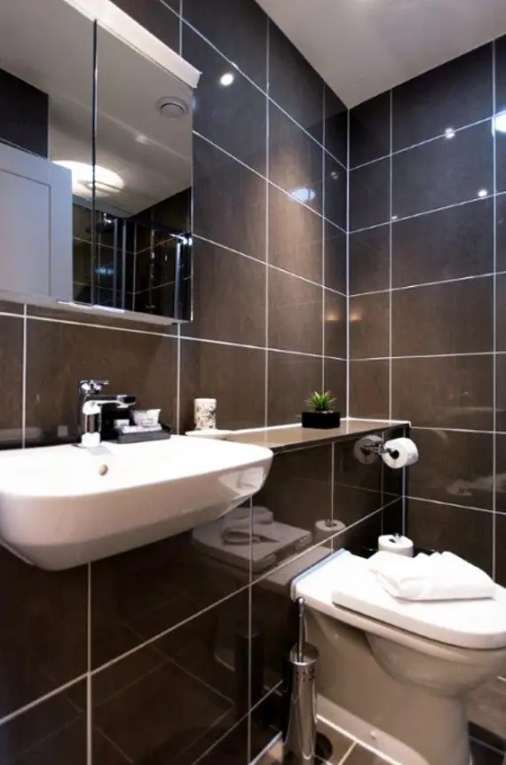 A stunning modern bathroom