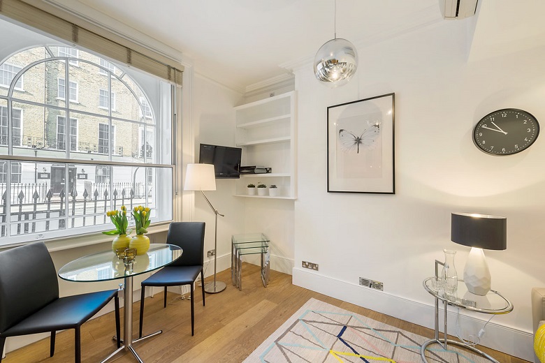 A light spacious dining area