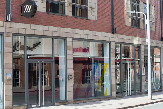 Roomzzz Leeds modern exterior